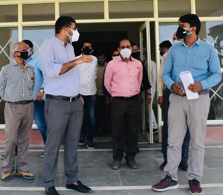 सिद्धार्थनगर: डीएम ने नवनिर्मित केन्द्रीय विद्यालय भवन का किया निरीक्षण ,दिए निर्देश