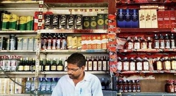 शराब पीने से 5 लोगों की मौत, आबकारी निरीक्षक सहित चार निलम्बित