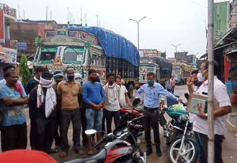 सोनौली नगर पंचायत के सफाई कर्मीयो ने किया कार्य बहिष्कार, सफाई को लेकर शोरगुल