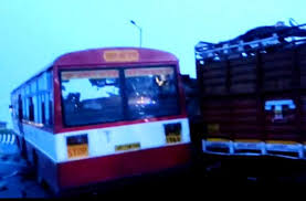 आगरा में भीषण सड़क हादसा, रोडवेज बस में सवार चार यात्रियों की मौत,10 घायल