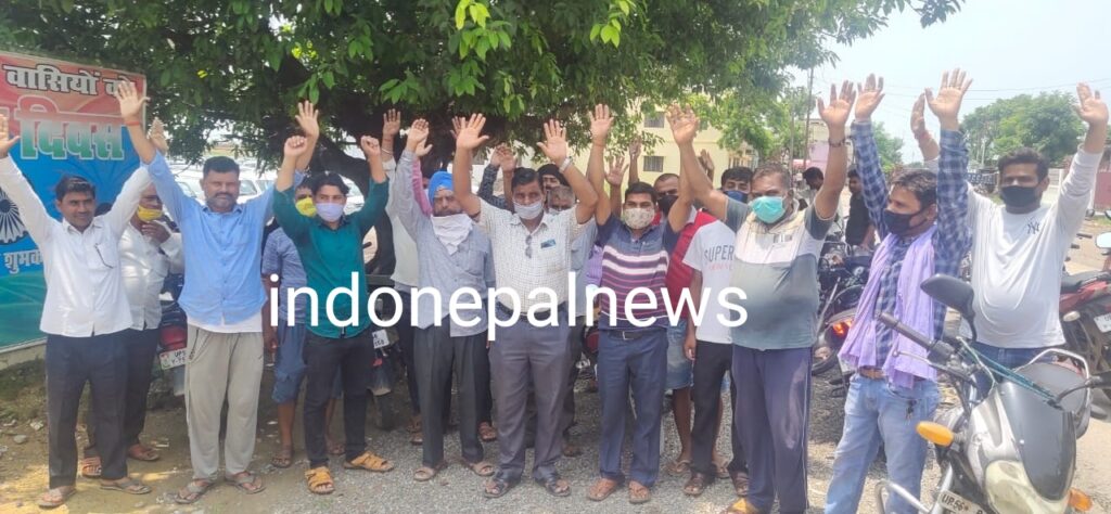 नौतनवा: मोटर मालिकों का हंगामा, ओवरलोड न चलेंगे न चलने देंगे-- पप्पू खान