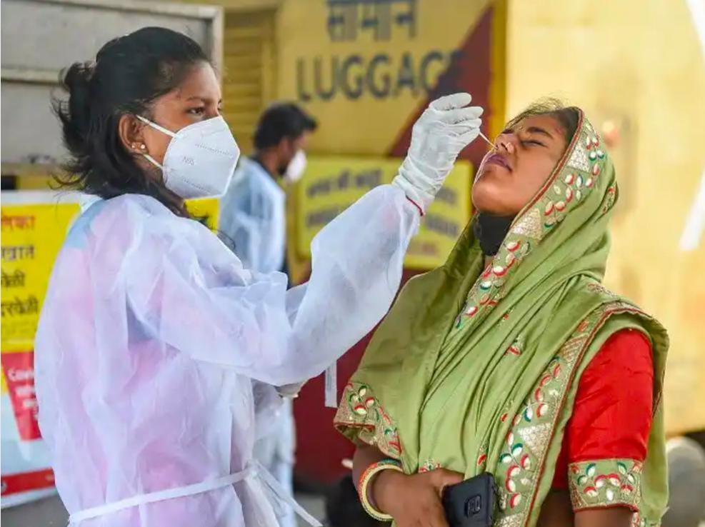 तीसरी लहर से हो जाएं सावधान: कोरोना के मामले फिर से बढ़े