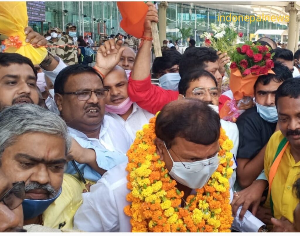 वित्त राज्य मंत्री पंकज चौधरी के स्वागत में पहुंचे महाराजगंज जिले के कई विधायक, नेता