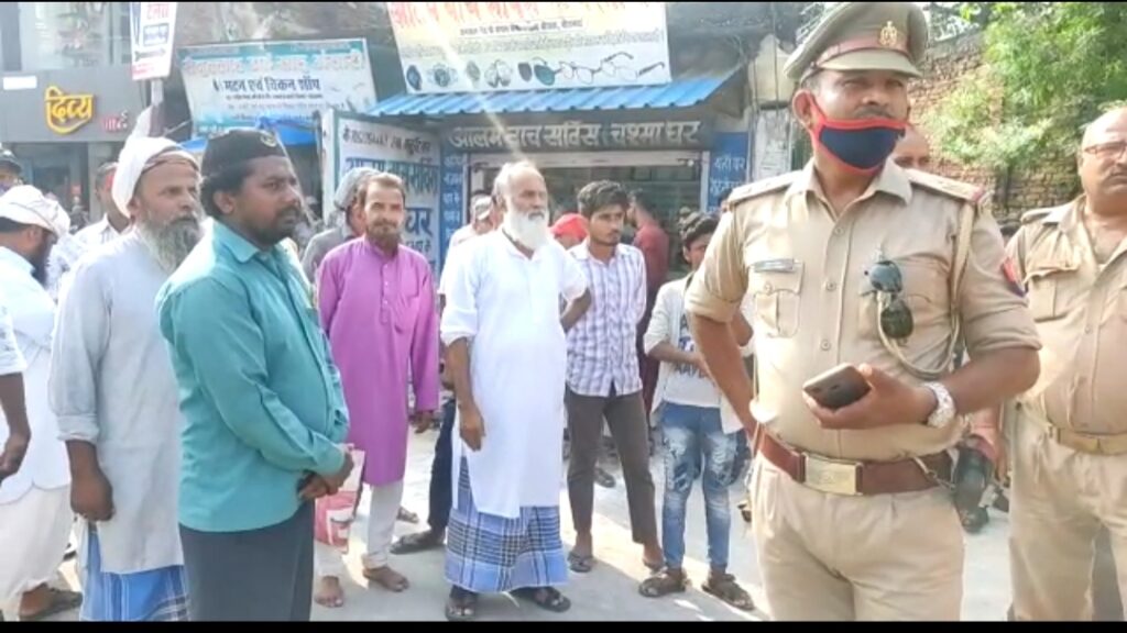 नौतनवा- मोहर्रम त्यौहार मे ताजिया लेकर निकले लोगो को पुलिस ने रोका नोकझोंक