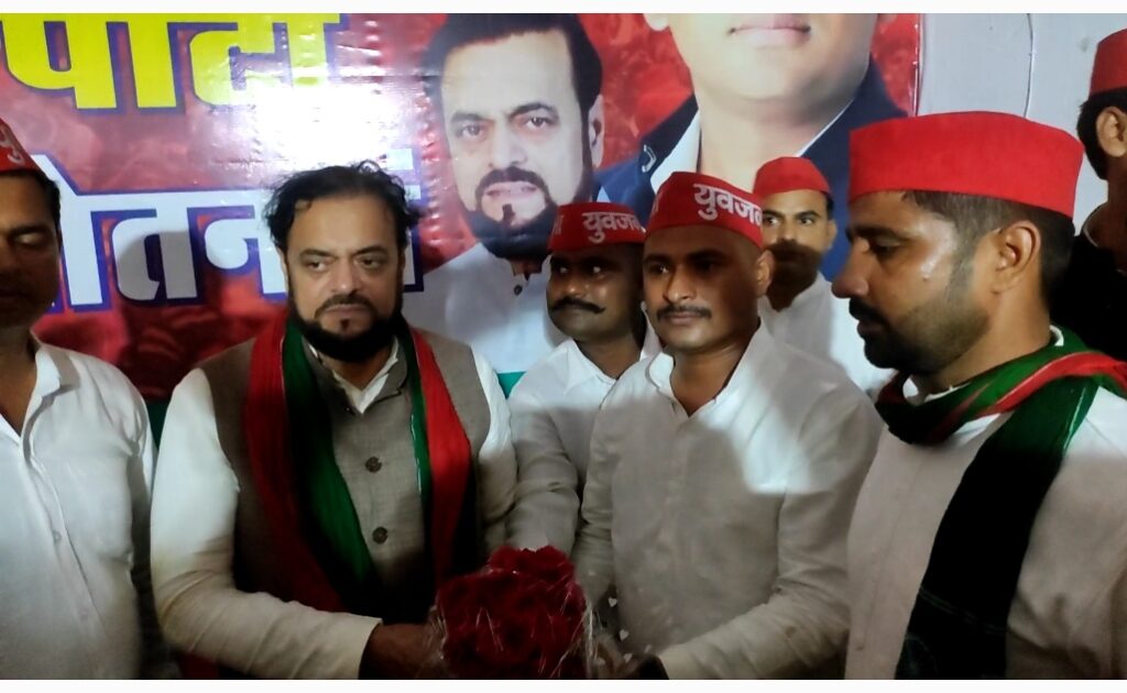 नौतनवा: समाजवादी पार्टी के जनसंपर्क कार्यालय का अबू आसिम आजमी ने किया उद्घाटन