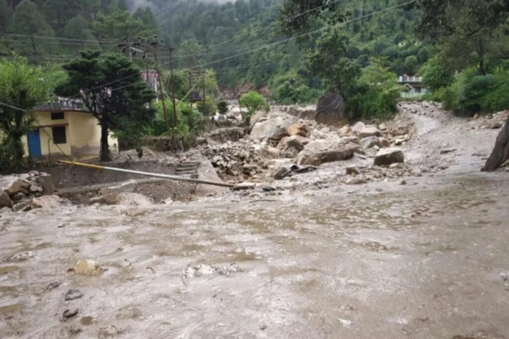 बादल फटने से चमोली में जमकर मची तबाही, राहत व बचाव कार्य जारी