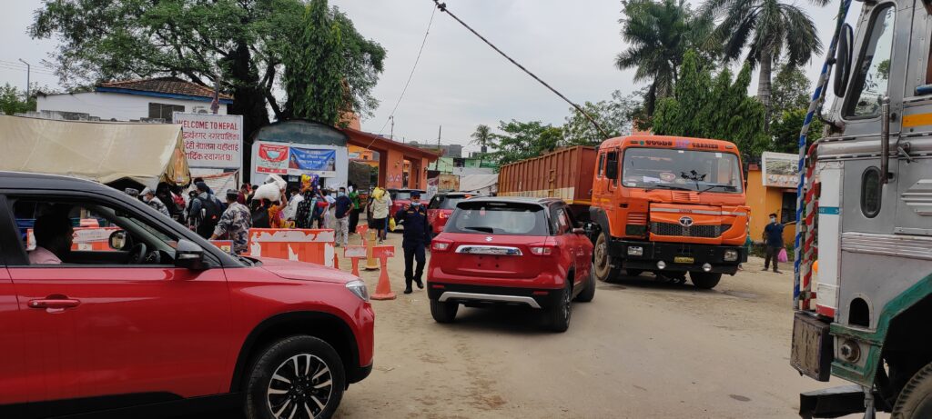 भारत और नेपाल से सभी पाबंदियां हटी,भारतीय पर्यटक अपने वाहन से जा सकेंगे नेपाल