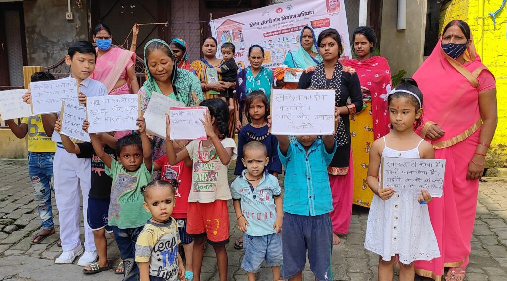 नौतनवा-- महेन्द्रनगर मे बच्चों ने रैली निकाल स्वच्छता का दिया संदेश