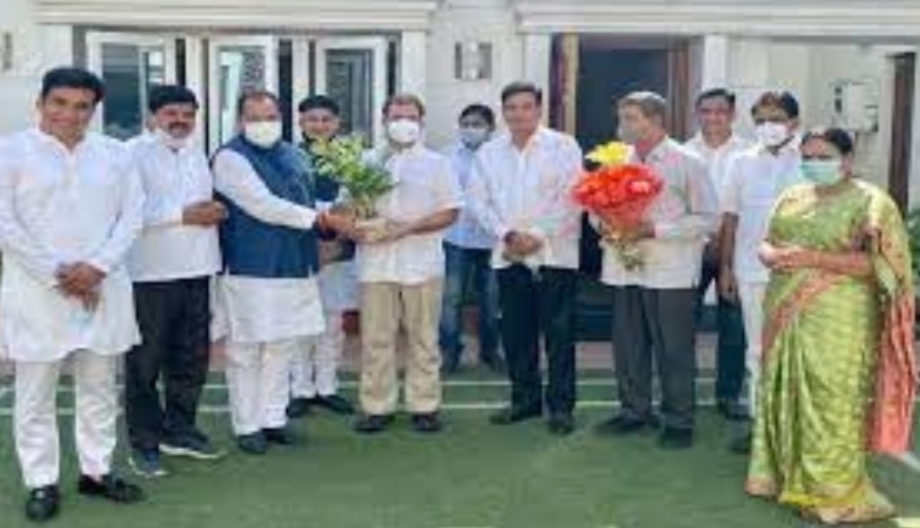 उत्तराखंड: कांग्रेस में शामिल हुए मंत्री यशपाल आर्य, BJP को बड़ा झटका