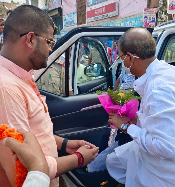 सोनौली बॉर्डर- केंद्रीय वित्त राज्य मंत्री पंकज चौधरी का शिवम ने किया भव्य स्वागत