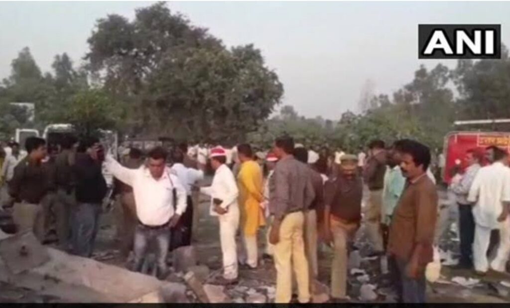 पटाखा फैक्ट्री में लगी आग से विस्फोट, एक की मौत