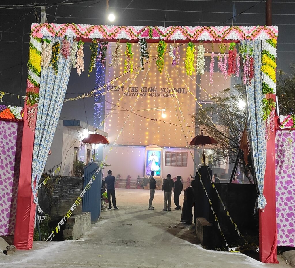 नौतनवां-- मसीहियों ने धूम धाम से मनाया ख्रीस्त राजा का पर्व, निकाली प्रकाश यात्रा