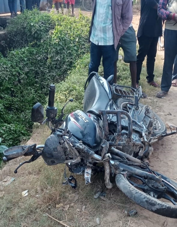 सोनौली- इंडिगो कार और बाइक सवार का आमने सामने भिड़ंत, युवक की मौत