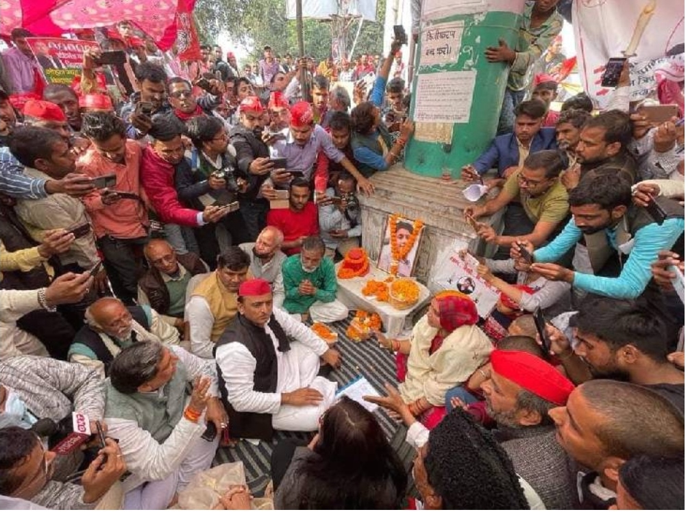 अखिलेश यादव ने विजय रथ यात्रा की शुरुआत