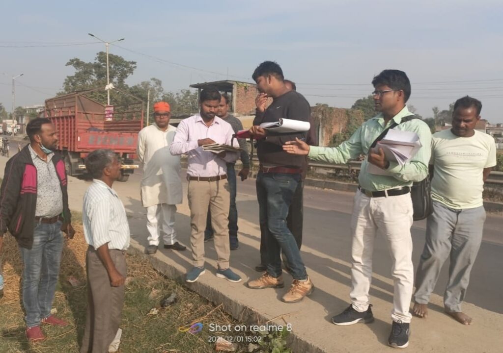 सोनौली--गोरखपुर सड़क चौड़ीकरण का जिन्न आया बाहर,सोनौली में नापने की कार्यवाही शुरू