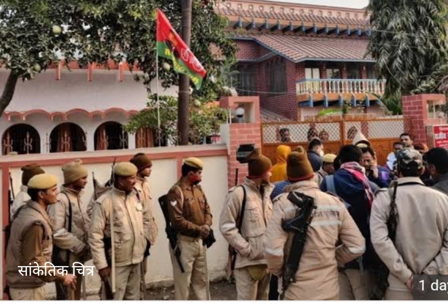 यूपी-सपा नेताओ उनके ठिकानो पर आईटी की छापेमारी से राजनीति गरमाई
