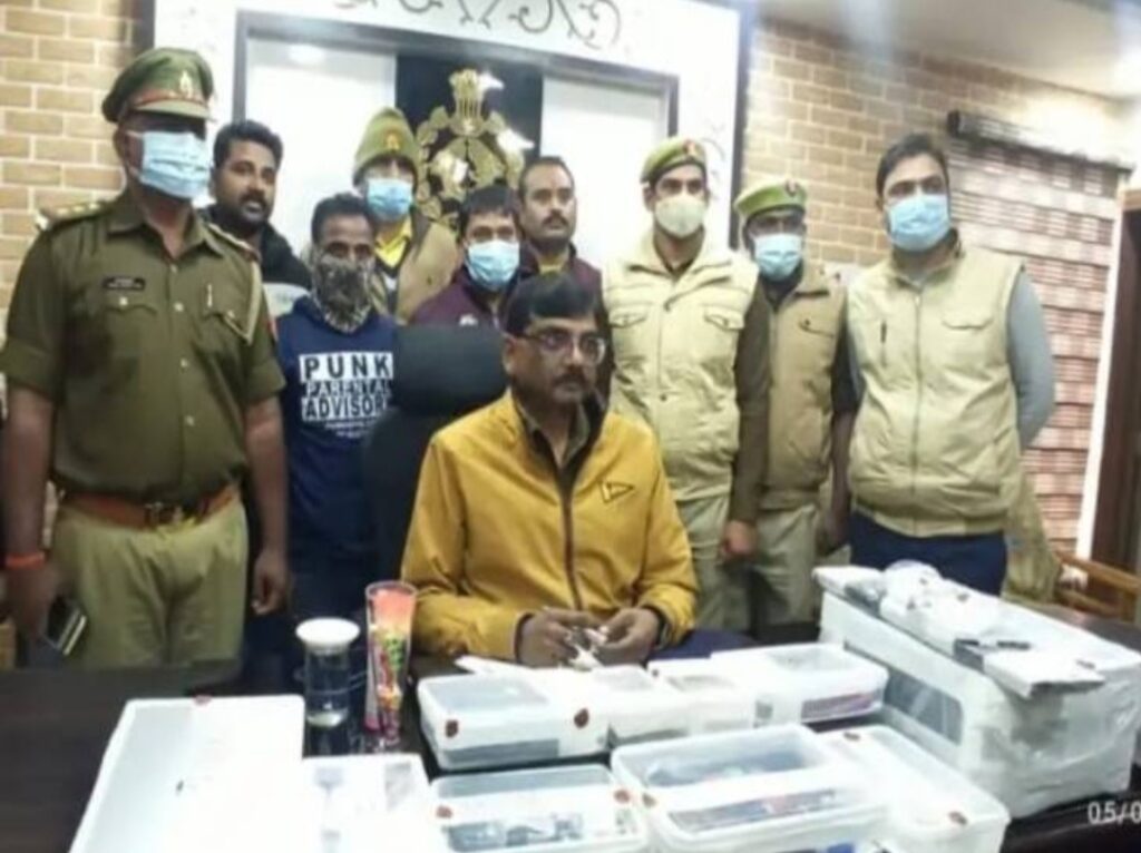 महाराजगंज- हैकर्स गैंग का खुलासा दो सहयोगी गिरफ्तार-- एसपी