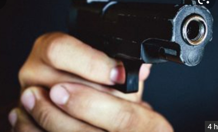 गोरखपुर--नाबालिग बेटी के साथ दुष्कर्म करने के आरोपित को पिता ने कचहरी में मेरा गोली