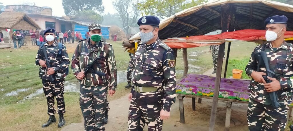 भारत नेपाल की सीमा व स्थाई पोस्ट का नवागत कमांडेंट ने लिया जायज़ा