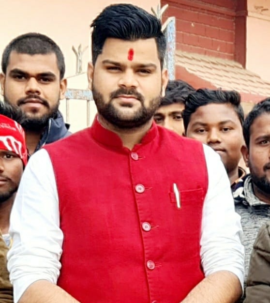 सोनौली-आज व्यापारियों के बीच केक काटकर शिवम त्रिपाठी मनाएंगे जन्मदिन