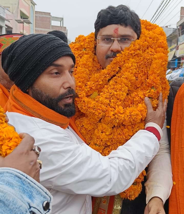 भाजपा समर्थित उम्मीदवार ऋषि त्रिपाठी पहुंचे नौतनवा, कार्यकर्ताओं ने किया भव्य स्वागत