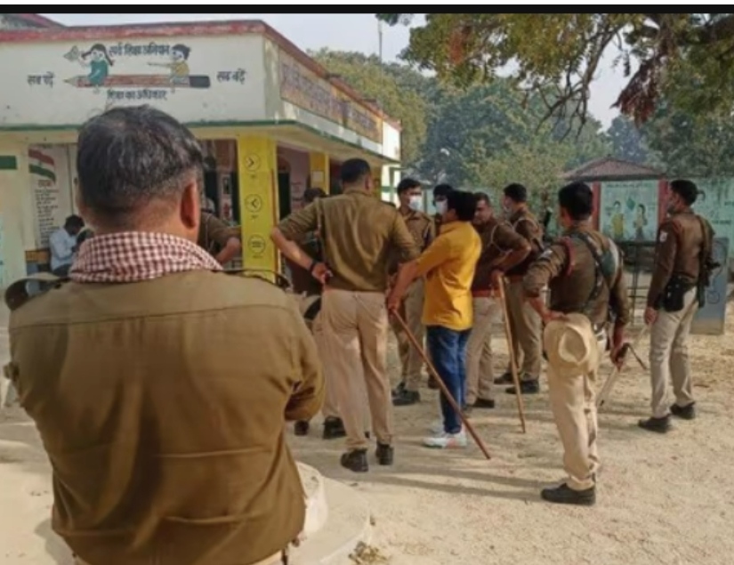 ग्रामीणों ने किया मतदान का बहिष्कार, सीओ ने नोटा का बटन दबाने की दी सलाह