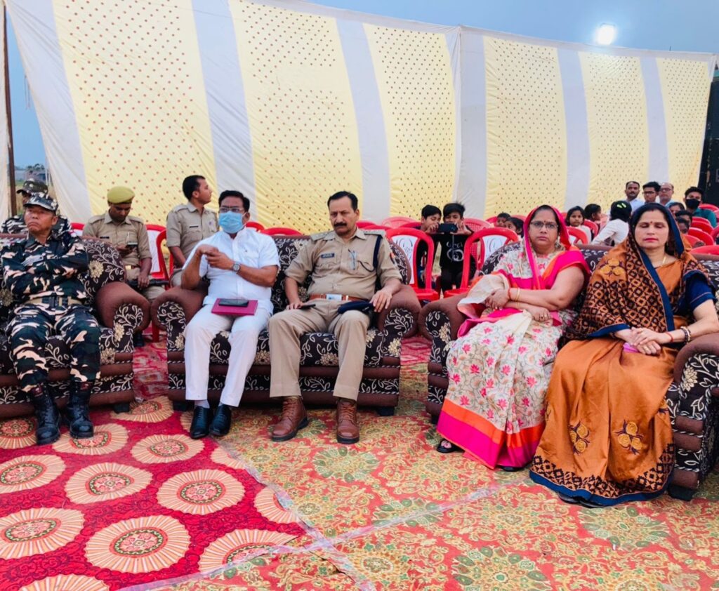 सोनौली--नवज्योति स्कॉलर्स एकेडमी ने मनाया वार्षिक उत्सव, छात्र, छात्राओं ने मन मोहा