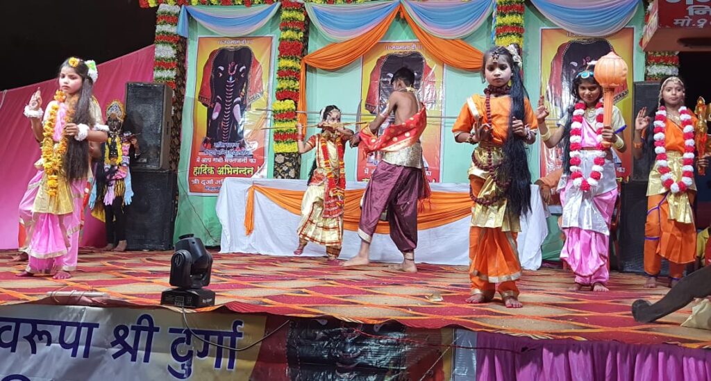 टिकुलहियां माता मन्दिर का नौवां स्थापना --नन्ही प्रतिभाओं ने किया प्रदर्शन