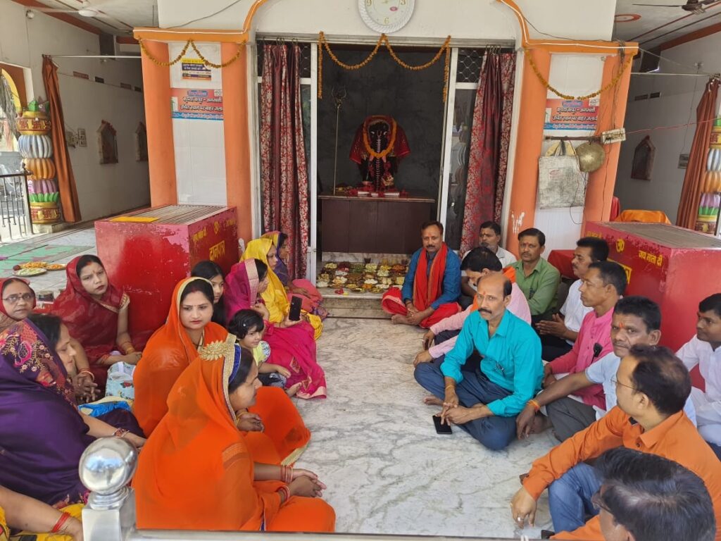 टिकुलहियां माता मन्दिर :श्री हनुमान जी महराज को छप्पन व्यंजनों का लगाया गया भोग