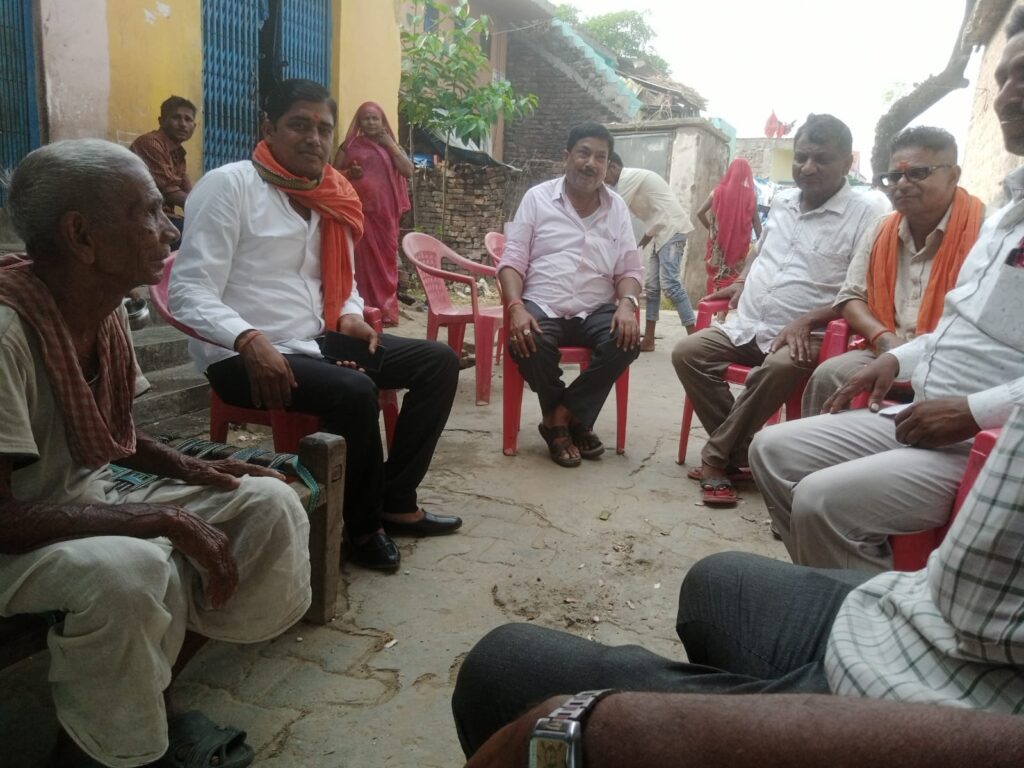 सोनौली-- गरीब बालिका की शादी में आशीर्वाद देने पहुंचे कन्हैया साहू-बोले