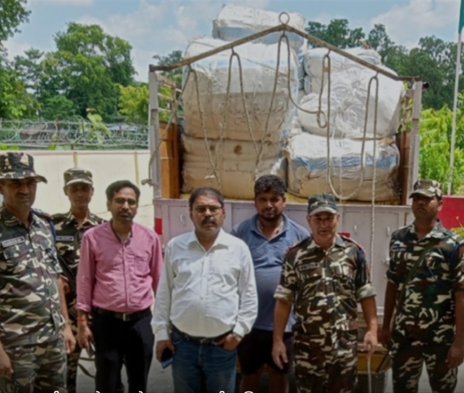 कपड़ों की तस्करी का फिर शुरू हुआ खेल,नेपाल भेजा जा रहा कपड़ों की खेप बरामद