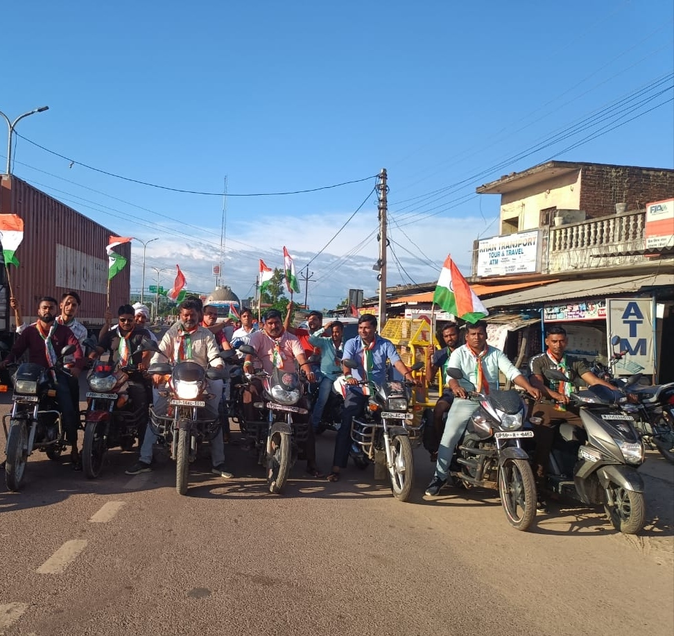 सोनौली: गांधीनगर वार्ड मे भोला खान ने निकाला तिरंगा यात्रा