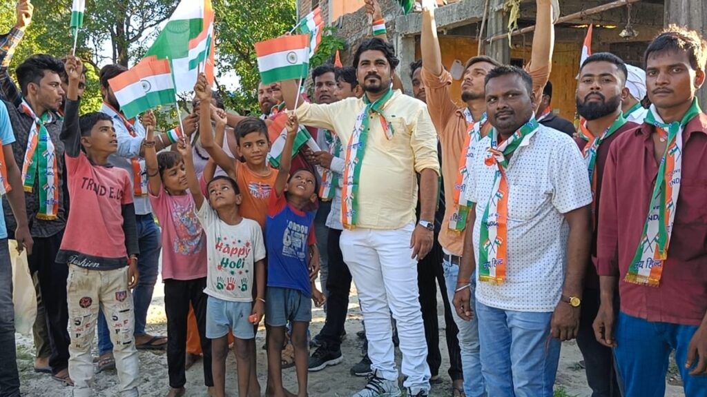 सोनौली: गांधीनगर वार्ड मे भोला खान ने निकाला तिरंगा यात्रा