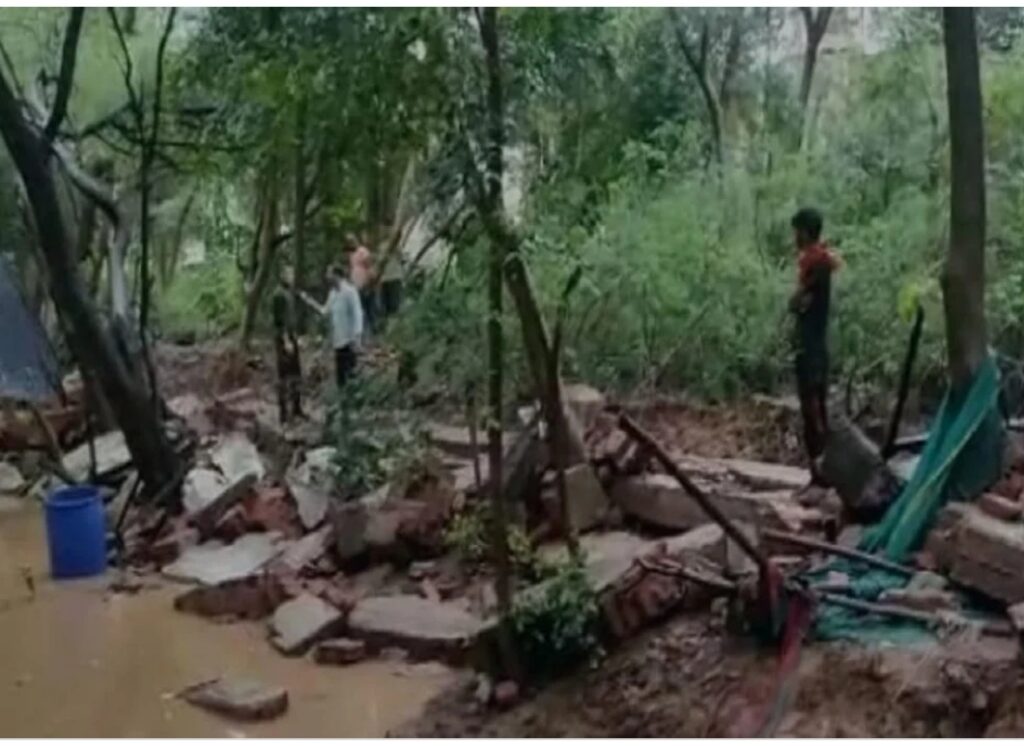 24 घंटों में भारी बारिश, लखनऊ में एक दीवार गिरने से नौ लोगों की मौत