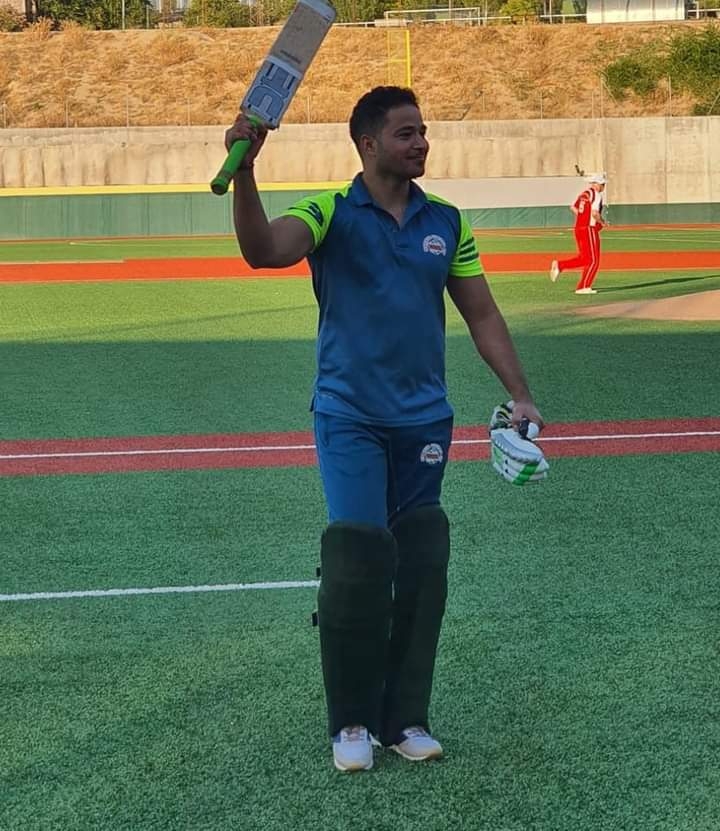 महराजगंज के ' आरिफ खान ' खेल रहे हैं ' स्पेन ' में क्रिकेट