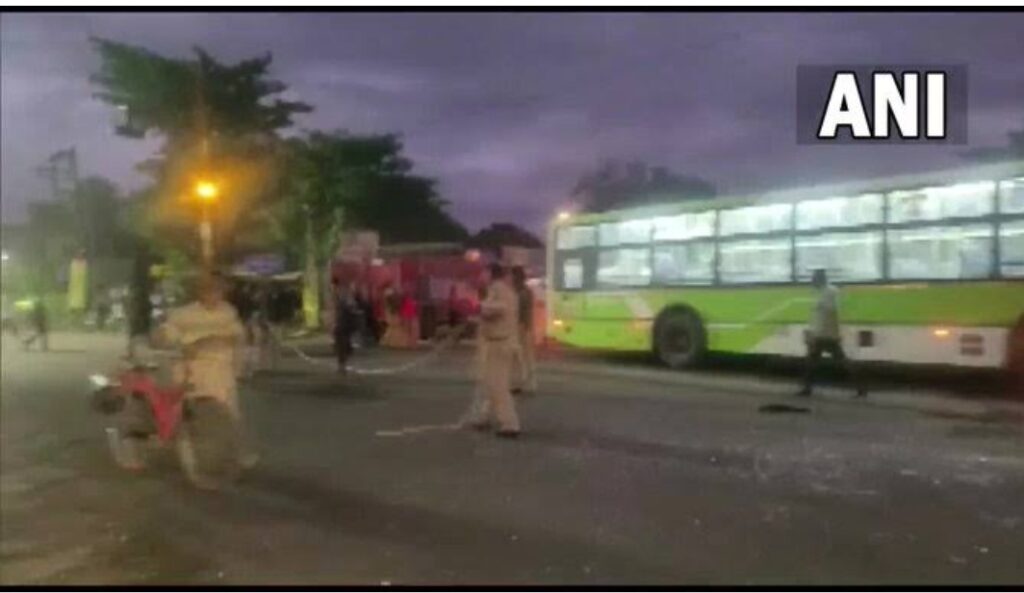 महाराष्ट्र- नासिक में यात्री बस और ट्रक में भिड़ंत 11 लोगों की जलकर मौत