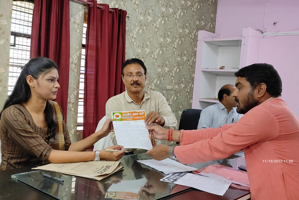 नौतनवा नगर पालिका क्षेत्र में फर्जी वोटरों का भरमार,जितेंद्र जायसवाल ने की शिकायत