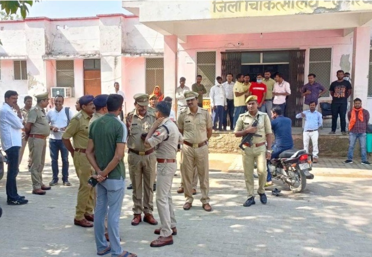 देवरिया: बोलेरो ने पुलिसकर्मियों की बाइक को मारी टक्कर-दारोगा की मौत, सिपाही घायल