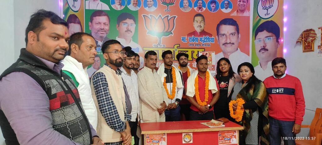 मिस्टर एंड मिस के विजेता बने युवाओं का बृजेश मणि ने किया भव्य स्वागत