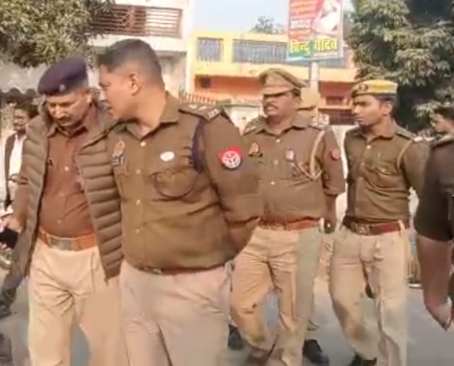 बृजमनगंज: सिपाही के फंदे से लटकने के मामले में पहुंचे पुलिस कप्तान