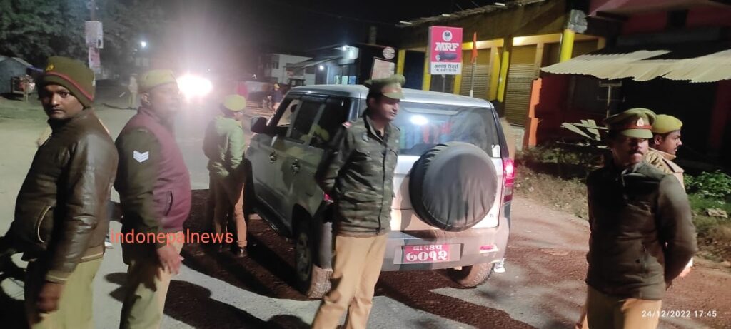 सोनौली पुलिस ने चलाया वाहन चेकिंग, बिना हेलमेट वालों की लिया क्लास