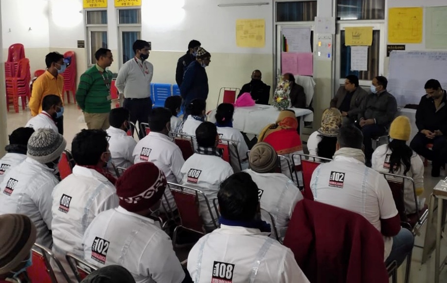 बेहतर सेवा के लिए दक्ष किये गये तीन जिलों के 766 कर्मियों एम्बुलेंस कर्मी