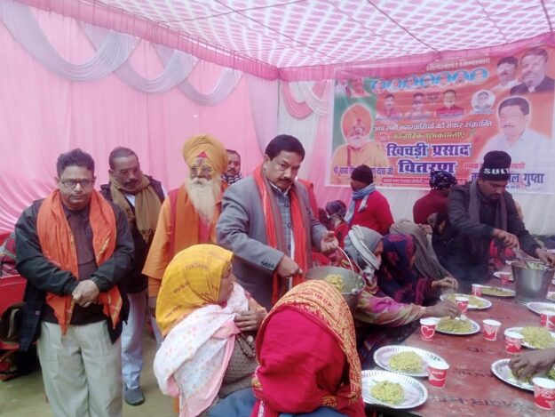 सोनौली:श्रीराम जानकी मंदिर में खिचड़ी भंडारा, कंबल हुआ वितरित