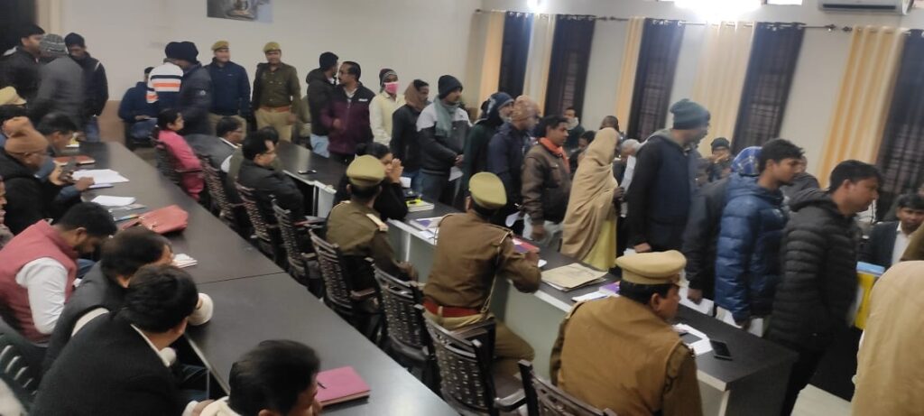 नौतनवा तहसील: डीएम,एसपी को समस्या सुनाने के लिए फरियादियों की लंबी कतार