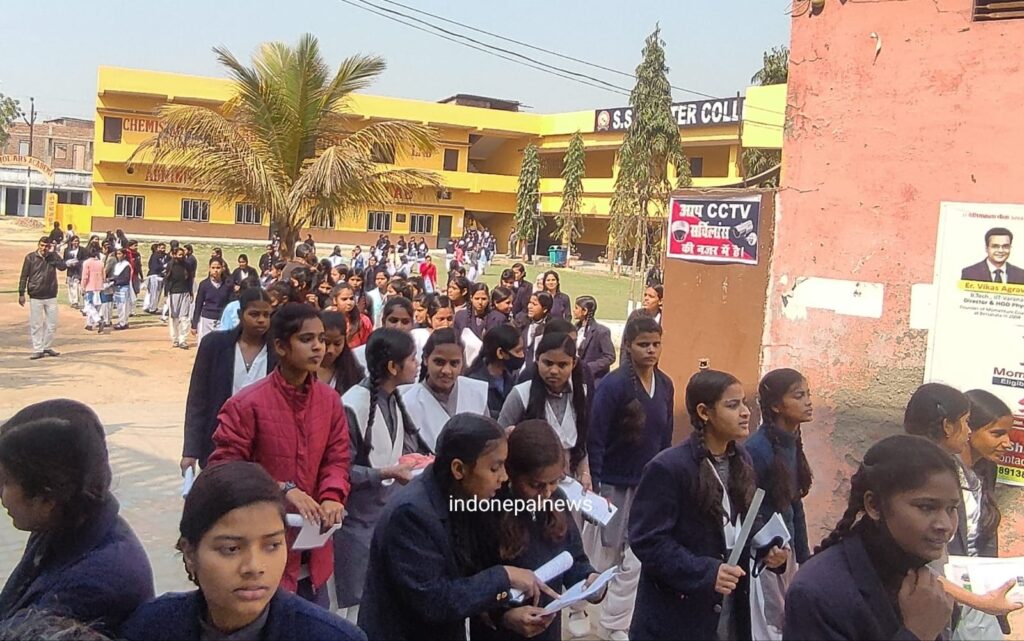 यूपी बोर्ड: हाईस्कूल की पहली पाली की परीक्षा शांत प्रिय ढंग से संपन्न