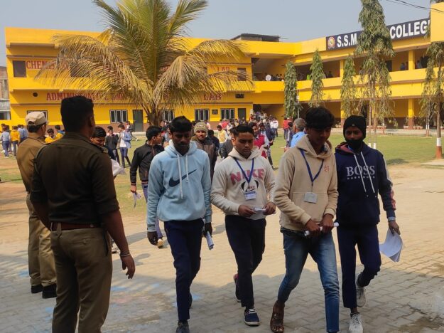 यूपी बोर्ड: हाईस्कूल की पहली पाली की परीक्षा शांत प्रिय ढंग से संपन्न