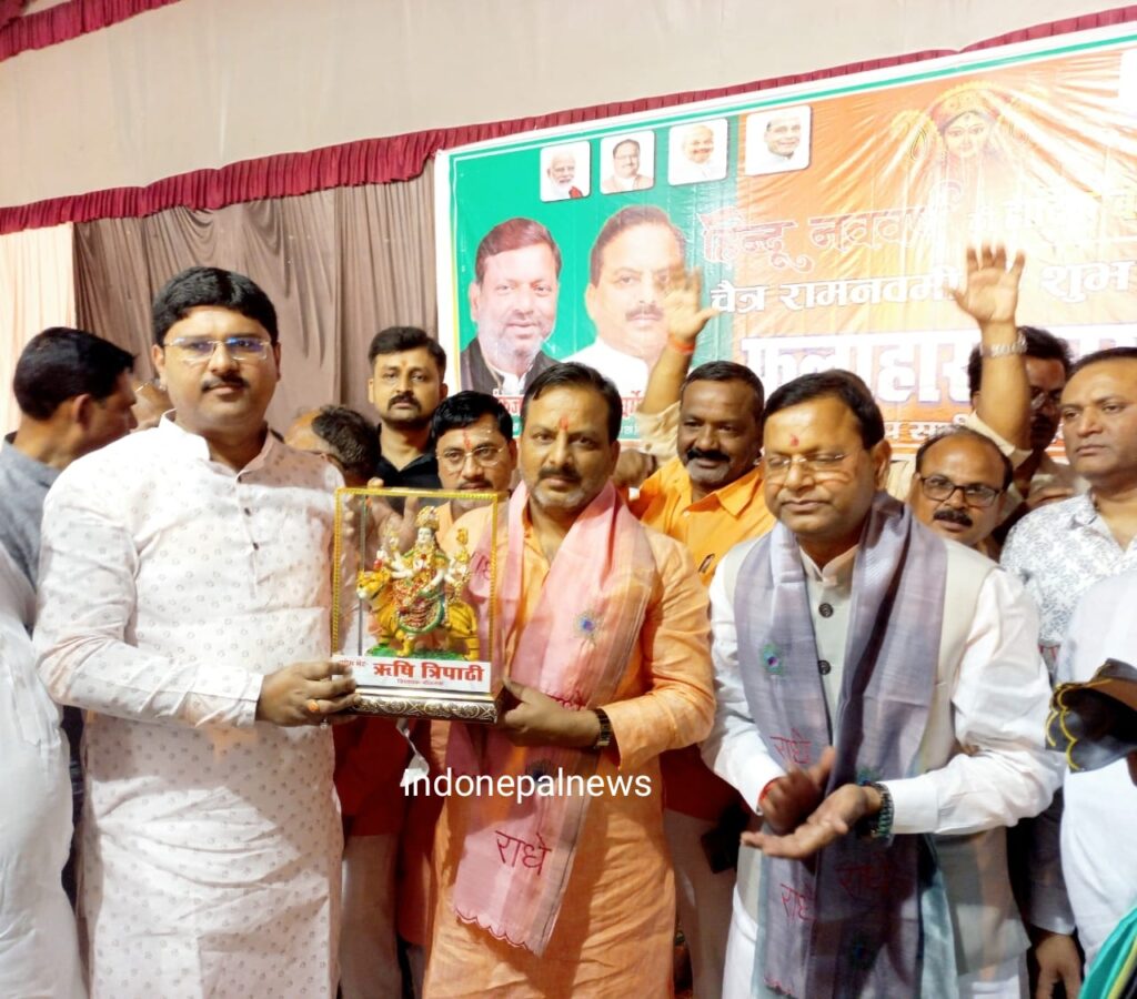 फलाहार कार्यक्रम में उमड़े लोग,पहुंचे मंत्री और कई विधायक