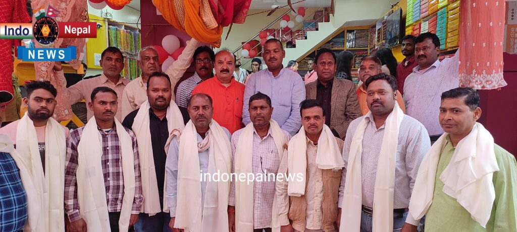 नौतनवा: पहिरन नामक प्रतिष्ठान का हुआ उद्घाटन, किफायती दाम में मिलेंगे आधुनिक वस्त्र