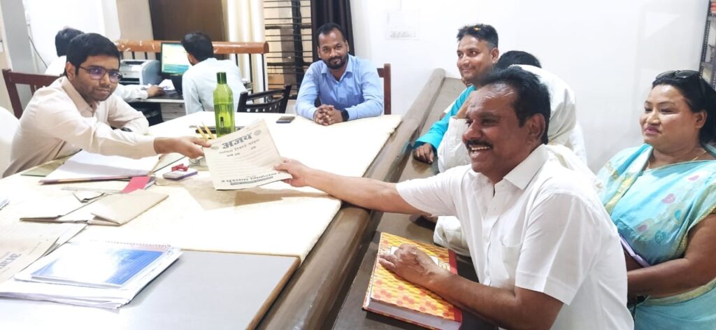 नौतनवा से निर्दल अध्यक्ष पद के लिए गुड्डू खान ने किया नामांकन