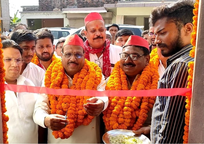 नौतनवा: सपा के पूर्व मंत्री सुशील टिबड़ेवाल का नौतनवा में हुआ भव्य स्वागत